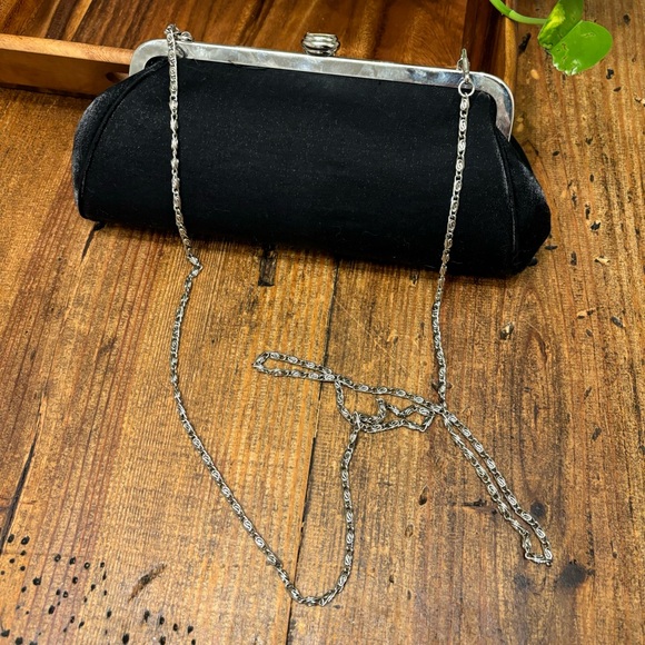 7 Evening Hand Bags: beaded, satin, clutch, cross-body - Picture 5 of 9